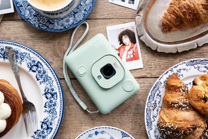Fujifilm INSTAX Mini LIPLAY Hybrid Instant Camera - Image 8