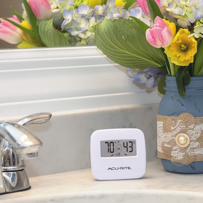 AcuRite 06044M Wireless Temperature and Humidity Monitor Sensor - Image 4