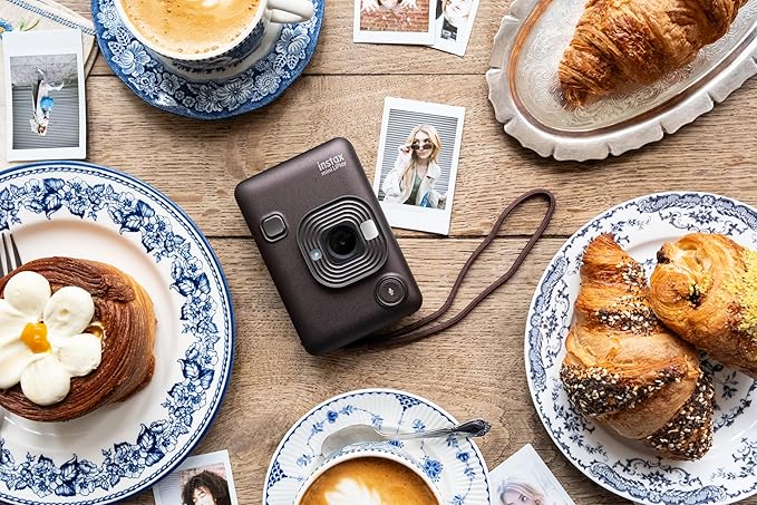 Fujifilm INSTAX Mini LIPLAY Hybrid Instant Camera - Image 7