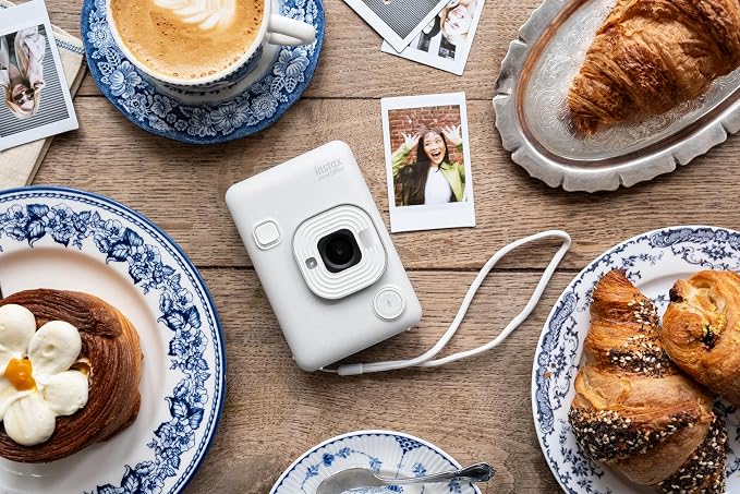 Fujifilm INSTAX Mini LIPLAY Hybrid Instant Camera - Image 8